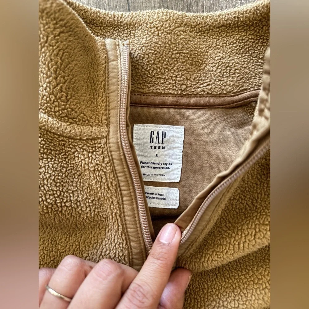Gap neutral boy pull over jacket